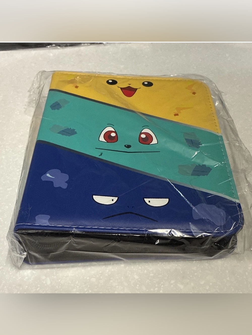Pokemon Face Peek Binder - Pikachu Bulbasaur Squirtle Tri-Color 400 Cards